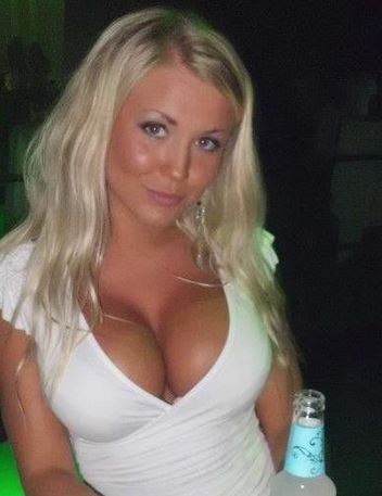 blondes-luderchen123 aus Oberhausen "Ich suche harten Sex"